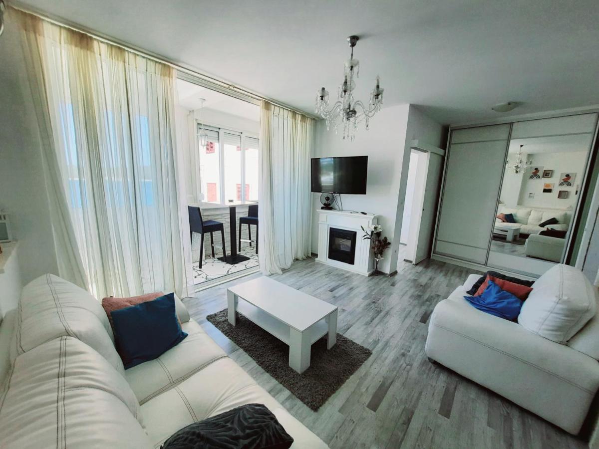 Apartman Cezar2 โรกอซนิซา ภายนอก รูปภาพ